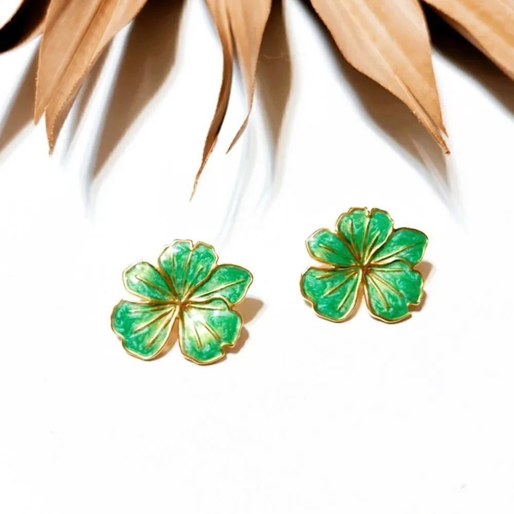 lucky leaf stud earrings H148